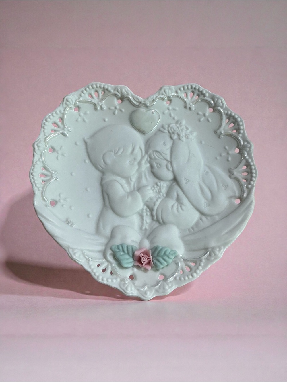 Precious Moments White Heart Plaque with Pink Rose and Mint Leaves